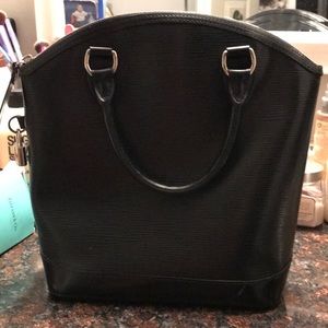 Authentic Louis Vuitton epi Purse RARE FIND
